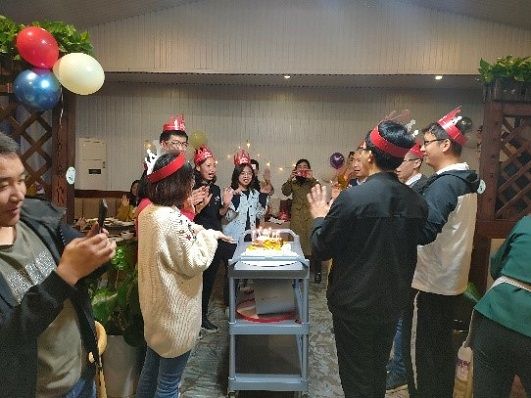 “與國同慶，逐夢朝陽” ——生物技術(shù)研究院員工生日會